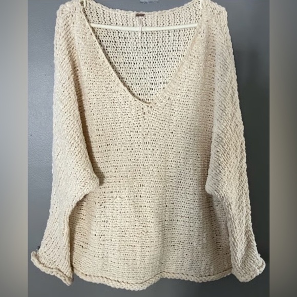 Free People Sweaters - FREE PEOPLE PARK SLOPE V NECK OVERSIZED IVORY SWEATER. ROLLED HEM, LIGHTWEIGHT